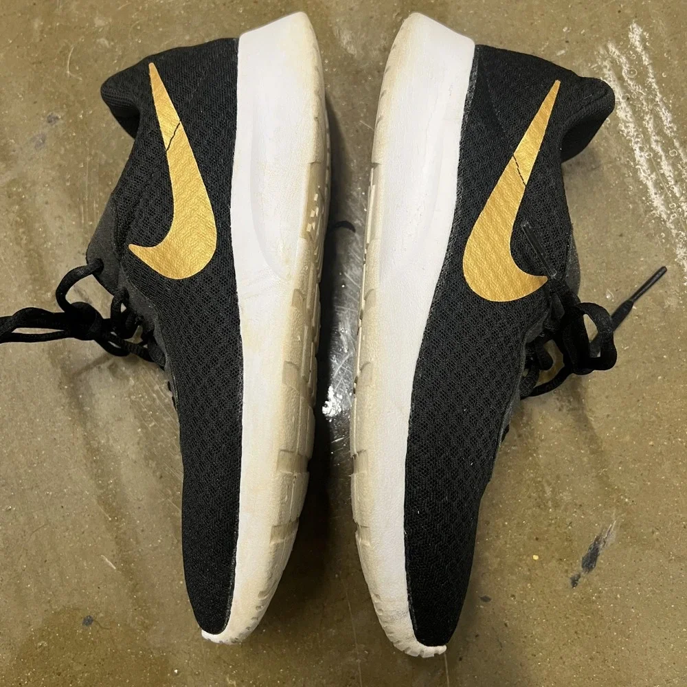 Nike Tanjun Size 9 Womens Black Gold Metallic Running Shoes‎ Sneakers 812655-004